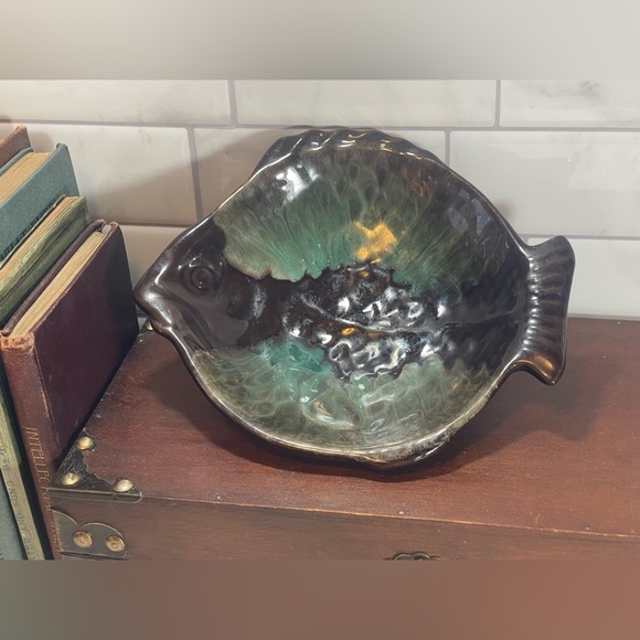Mid-Century Blue Mountain Pottery Fish Plate Trinket Ring Dish - Picture 1 of 8